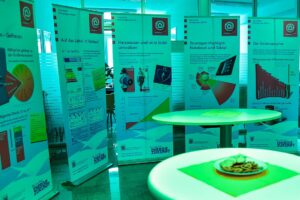 Umweltladen, dort gibt es stets eine ausführliche, persönliche Beratung zu allen Fragen rund um Energie-Einsparung, Feuchte und Schimmel, erneuerbare Energien oder zu einfachen Maßnahmen, die die Kosten für Strom und Wärme spürbar senken, erhalten die Bürger in der Beratungsstelle Wiesbaden der Verbraucherzentrale Hessen und im Umweltladen der Stadt Wiesbaden.