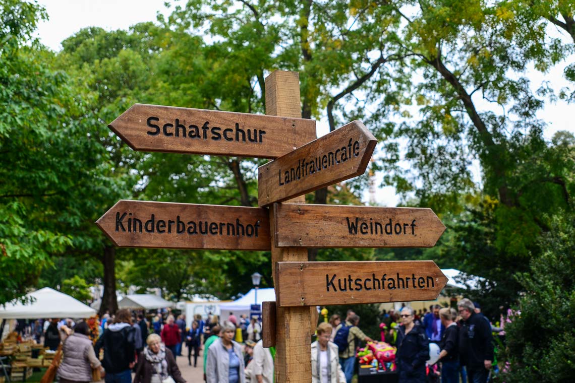 Wiesbaden feiert in der ganzen Stadt. Es ist Stadtfest, Erntedankfest ... und verkaufsoffener Sonntag. ©2018 Volker Watschounek
