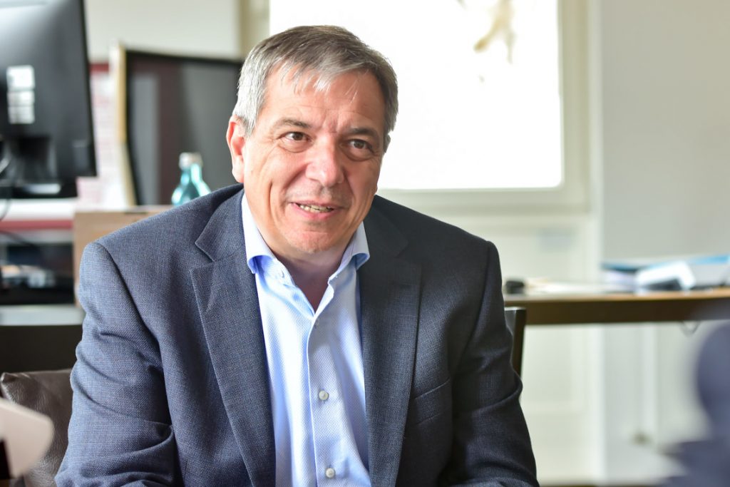 Oberbürgermeister Gert-Uwe Mende in sienem Büro