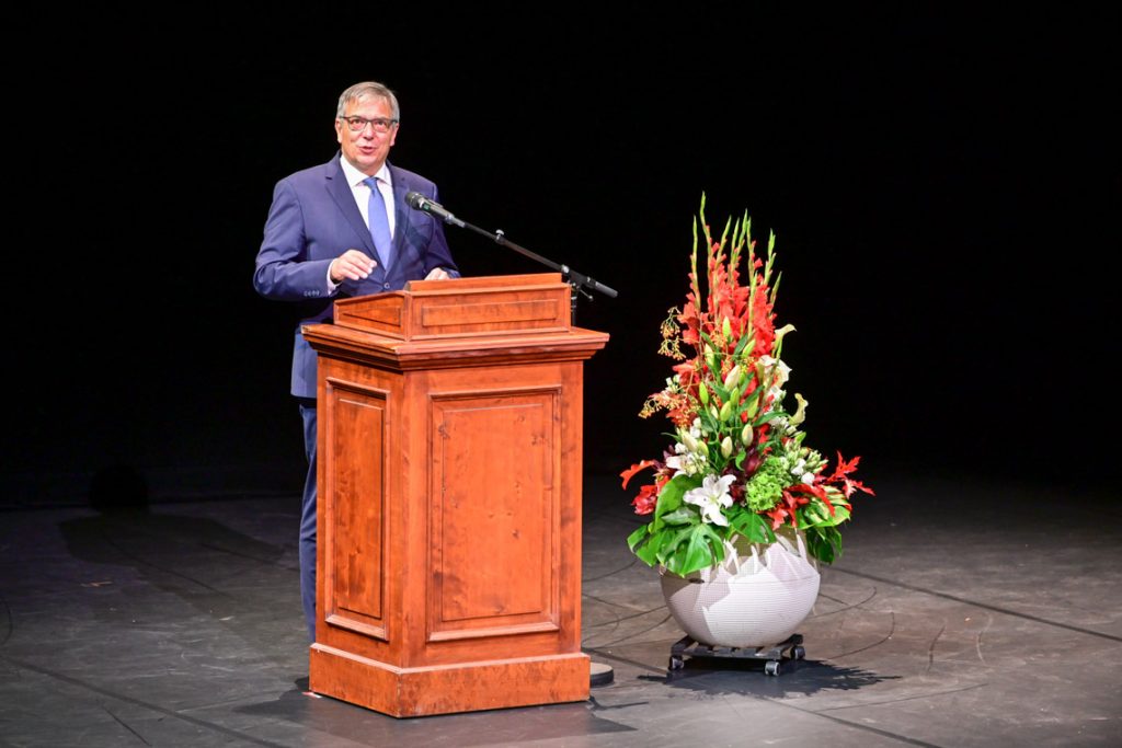 Gert-Uwe Mende übers Staasttheater.