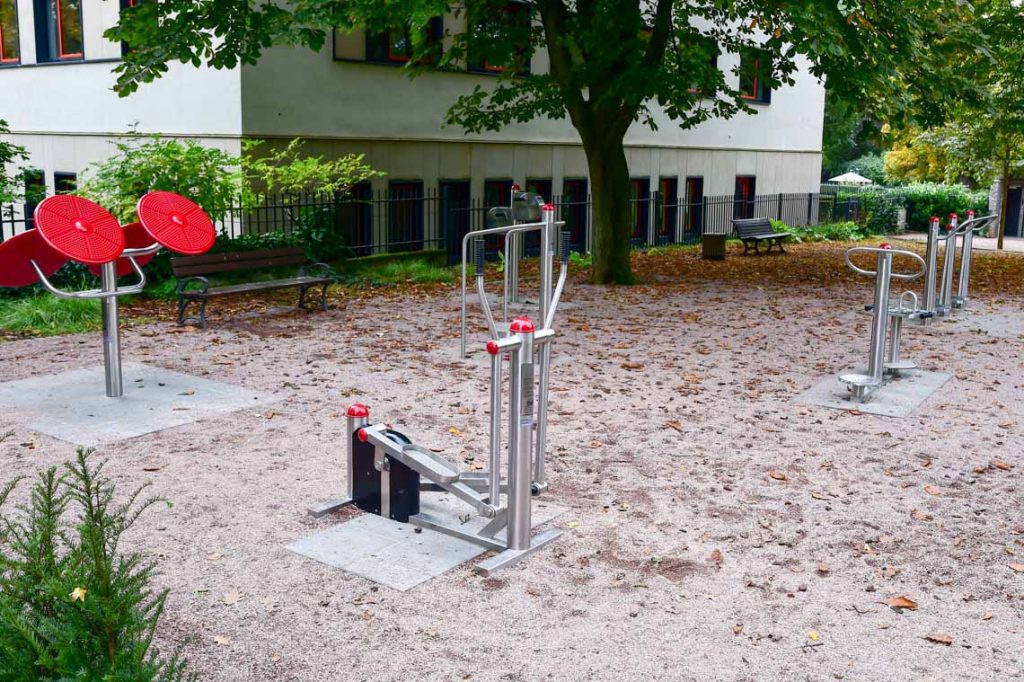 Fitnessgeräte ma Warmen Damm @2019 Volker Watschounek