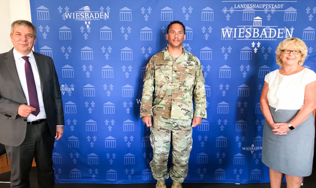 Gert-Uwe Mende, Col. Mario Washington, Christa Gabriel