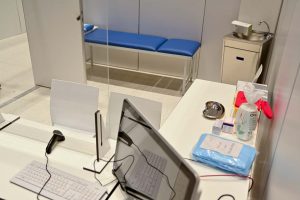 Impfkabine mit Impfliege