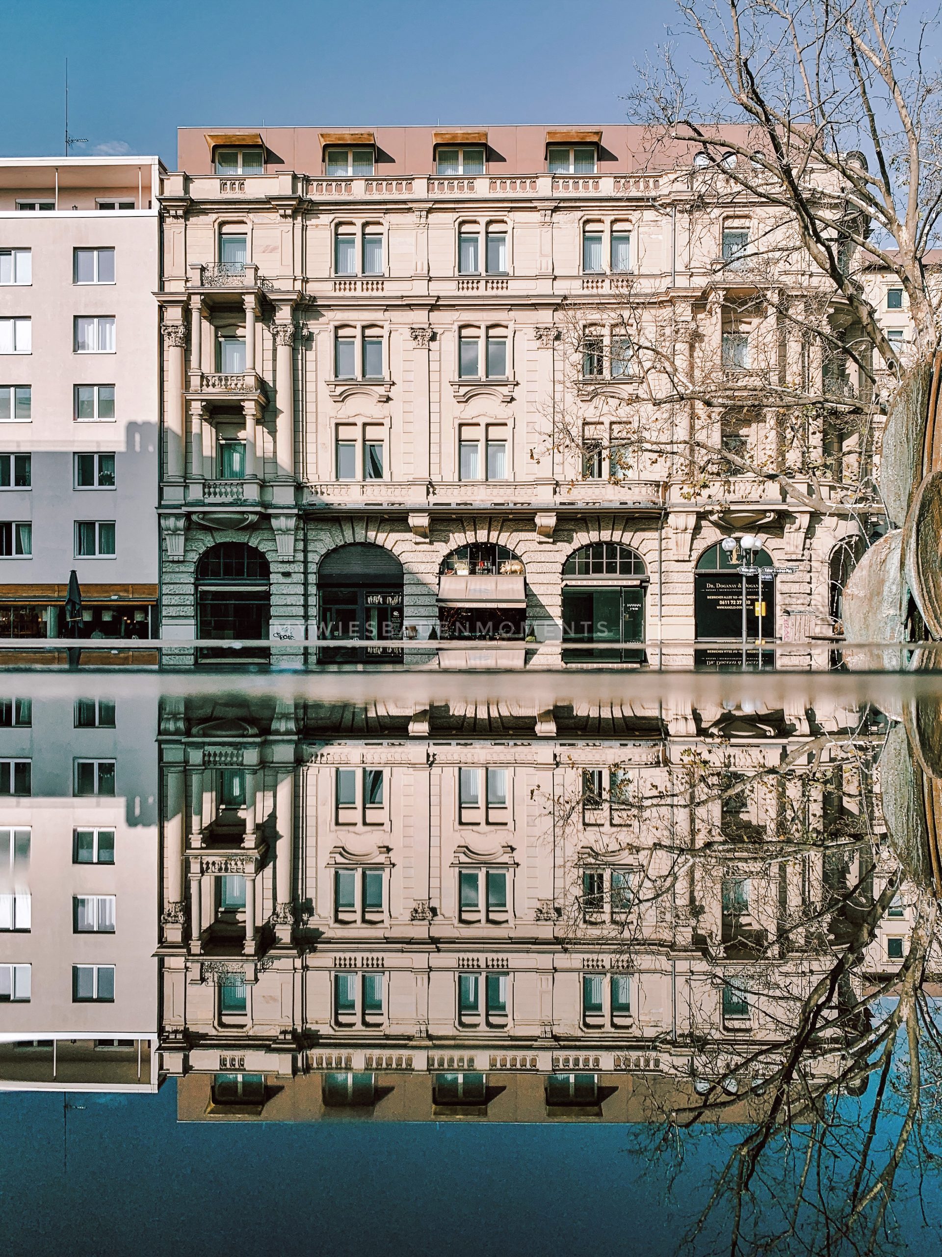In Wiesbaden spiegeln sich eine Vielzahl architektonischer Seiten wieder. (©Anne-Sophie Brenner)