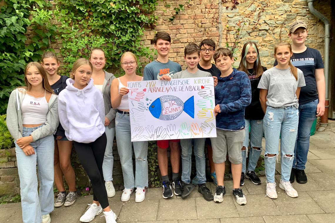 Mehr als 300 Konfirmandinnen und Konfirmanden haben beim Konfitag des Evangelischen Dekanats mitgemacht. Darunter auch die Konfis aus Auringen und Medenbach, aus der Paulusgemeinde Erbenheim und der Versöhnungsgemeinde im Aukammviertel.