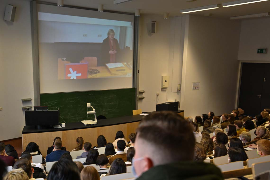 Erstsemesterbegrüßung per Video-Schalte