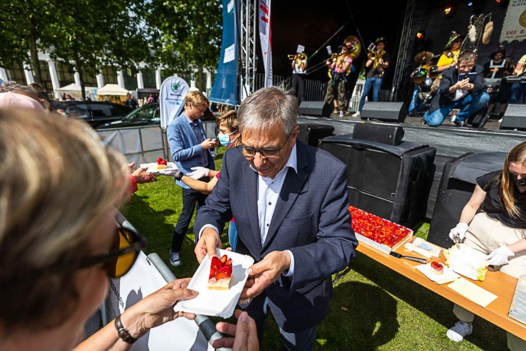 Eröffnung des Theatriums mit Erdbeerkuchen