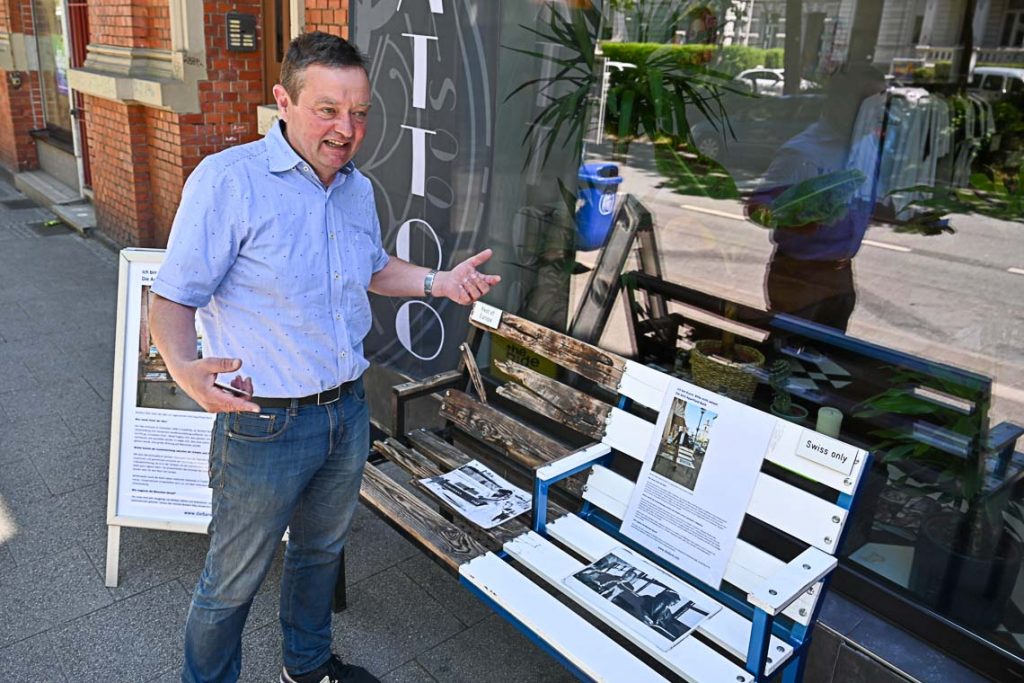 Anti-Apartheid-Bank von Norbert Biba