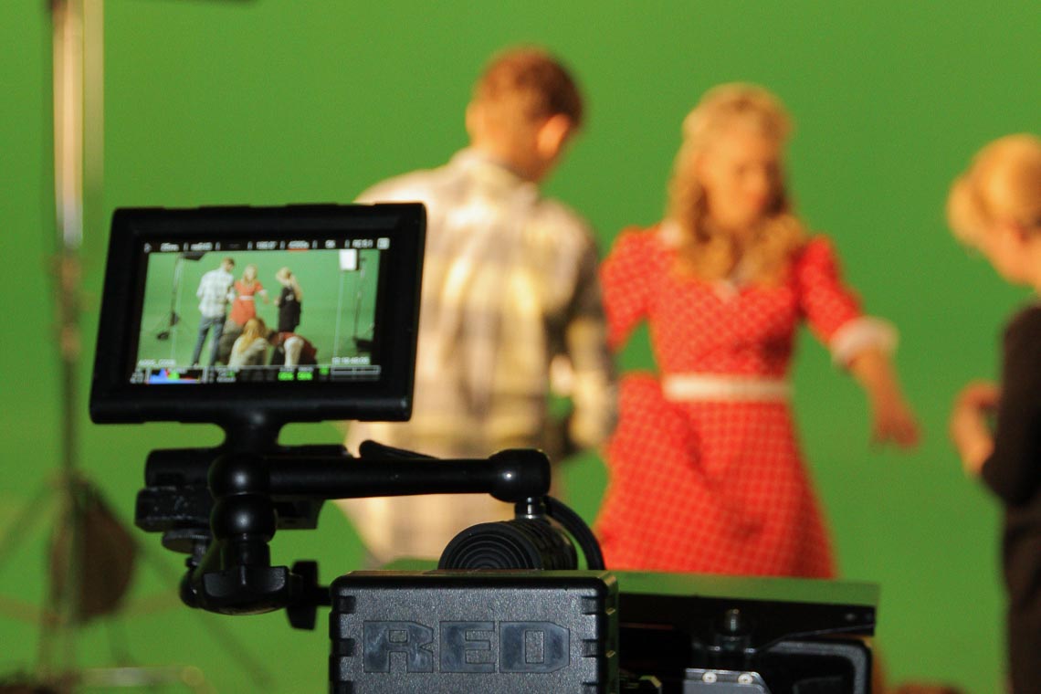 Kinder bei Dreharbeiten.