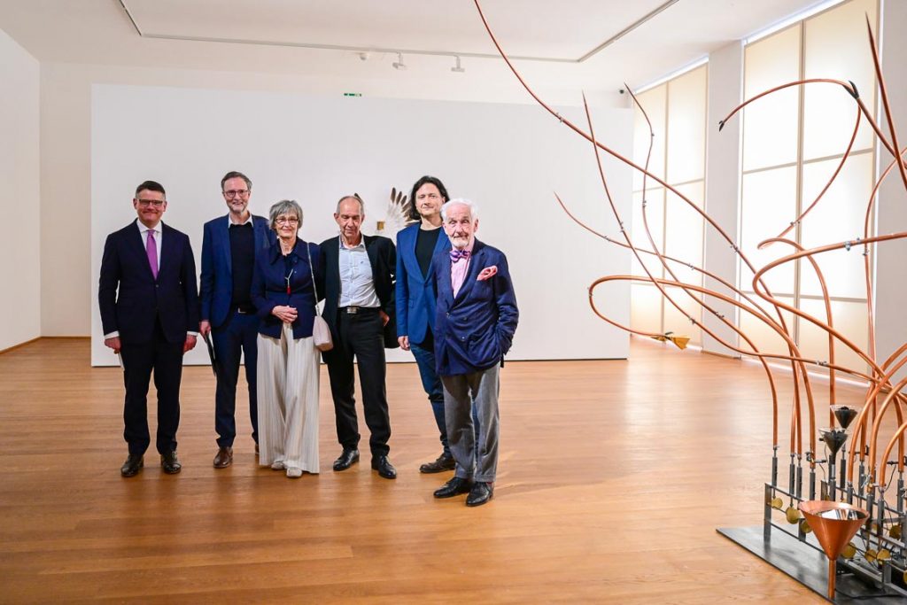 Gruppenbild (v.l.n.r.) Ministerpräsident Boris Rhein, Dr. Andreas Henning, Karin und Peter Weyrich, Dr. Jörg Daur, Prof. Dr. Peter Raue