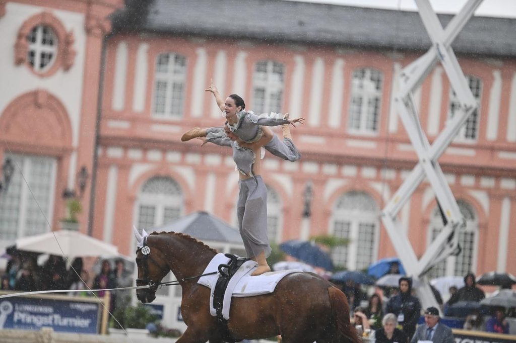 Foto – Voltigieren, Preis der Nassauischen Sparkasse bim 86. Longine Internationales Pfingstturnier Wiesbaden