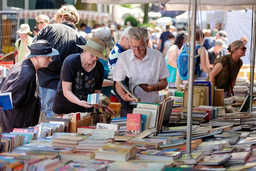 Büchermarkt bei der Mainzer Johannisnacht