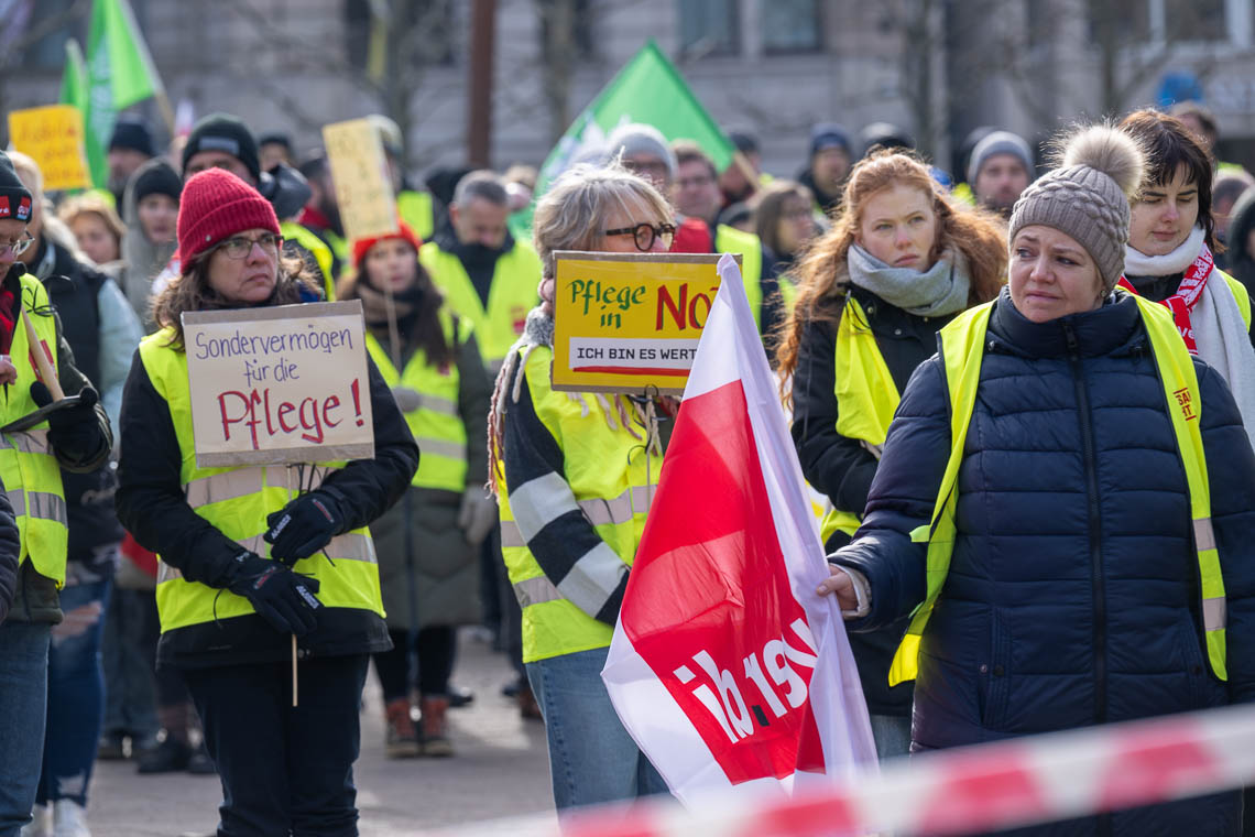 Verdi Streik in Wiesbaden. Hauptkundgebung auf dem Kranzplatz.