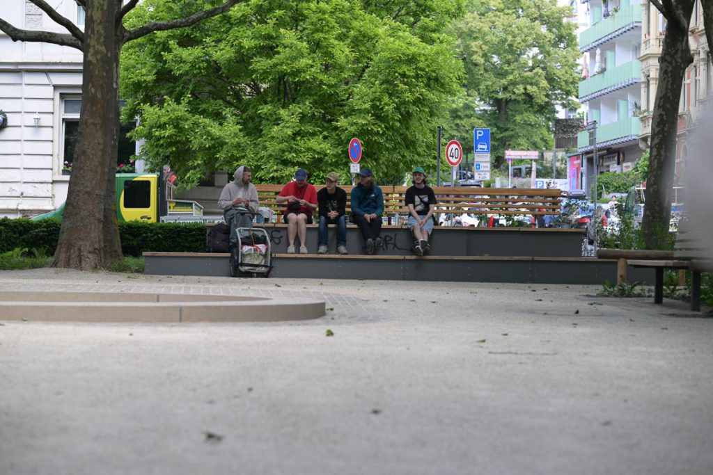 Der Sedanplatz wird angenommen und bietet eine Menge Aufenthaltsqualität.