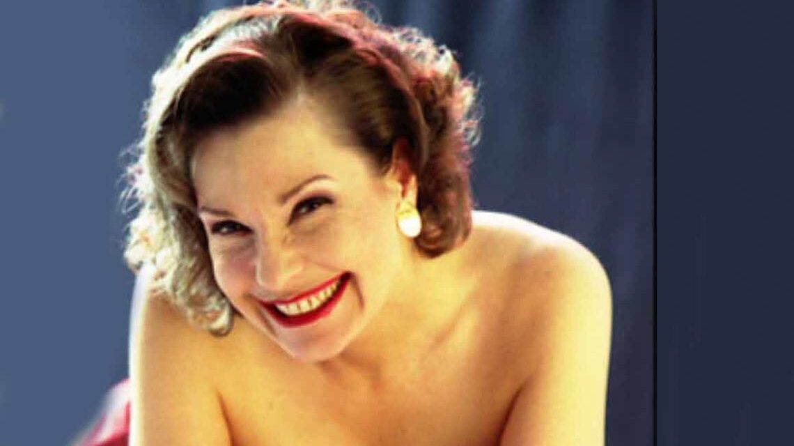 Claudia Garbo interpretiert schwungvolle Jazz Songs aus der Ära des Swing und ausgewählte Latin-Songs. ©2018 Claudia Garbo