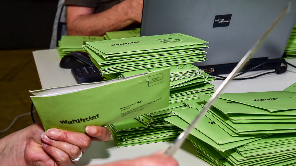 Briefwahl, Wahlabend – überall werden Wahlhelfer gesucht.