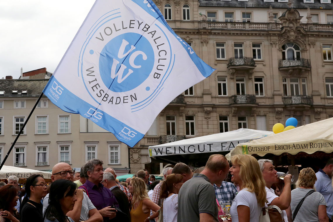 Die VCW Damen auf dem Weinfest Wiesbaden lebt