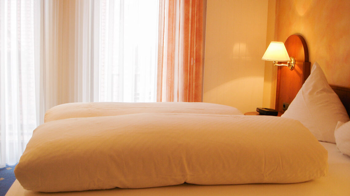 Hotelzimmer ©2019 Andreas Cappell / CC-BY-SA 2.0 / Flickr