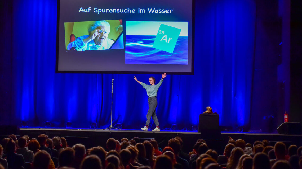 Beim Science Slam bringen junge Forschende ihre Forschung in zehn Minuten auf die Bühne – kreativ, verständlich und mit viel Applaus.