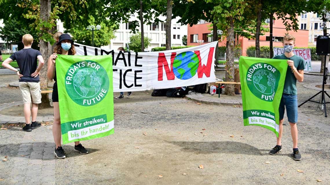 Mahnwache vor der Marktkirche von Fridays for Future. ©2020 Volker Watschounek