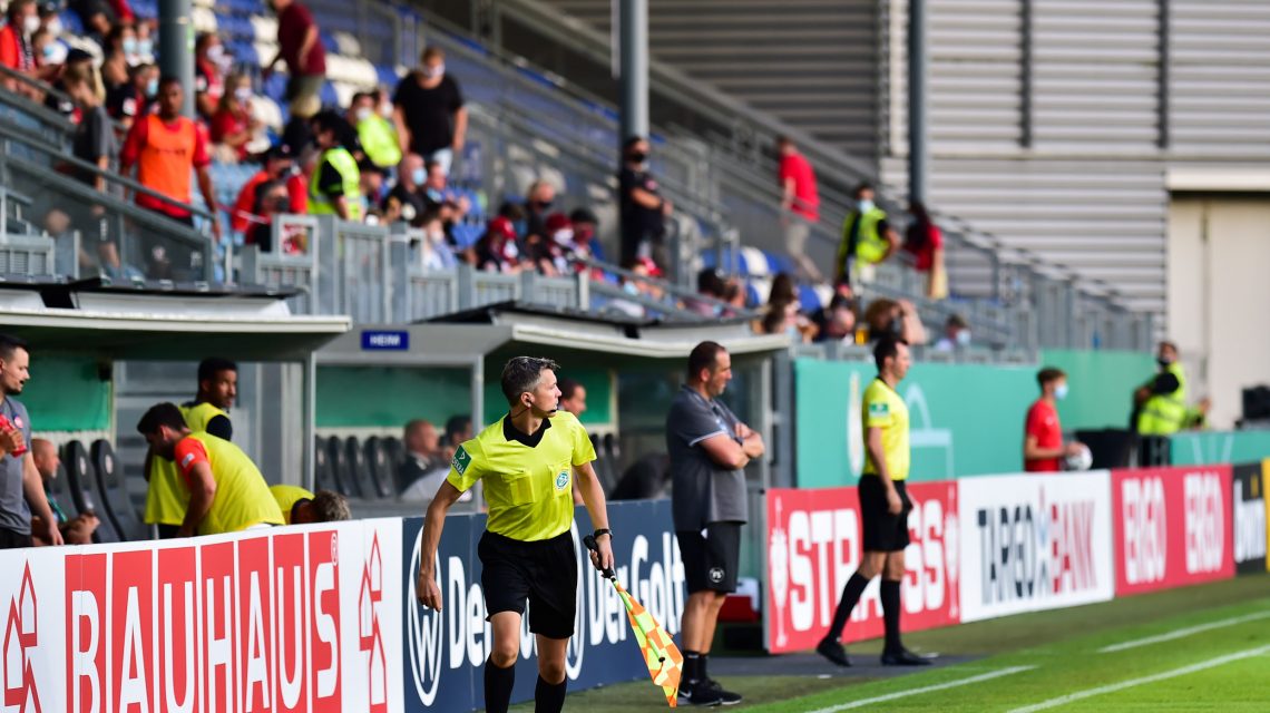 Zuschauern, Mit dem Treffer zum 1:0 sichert Phillip Tietz vor 250 Zuschauern dem SV Wehen Wiesbaden den Einzug in die 2. Hauotrunde des DFB Pokal.