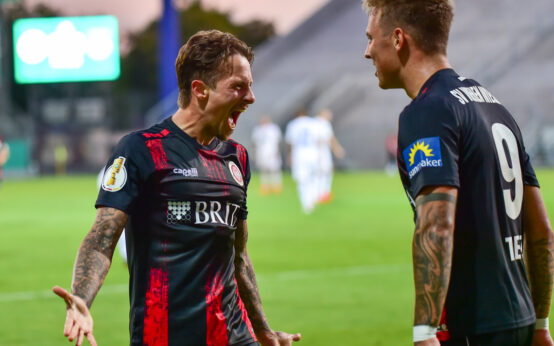 Mit dem Treffer zum 1:0 sichert Phillip Tietz dem SV Wehen Wiesbaden den Einzug in die 2. Hauotrunde des DFB Pokal.