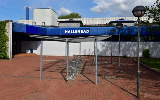 Hallenbad Kostheim, Hallenbäder in Wiesbaden