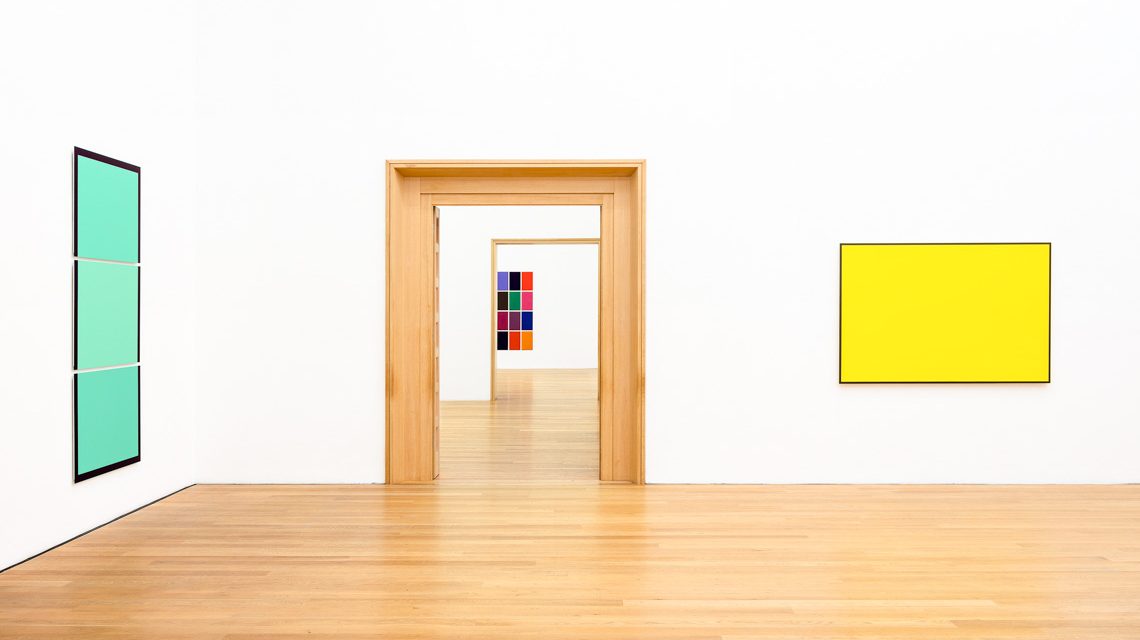 Blick in die Ausstellung. Foto: Museum Wiesbaden / Christoph Boeckheler