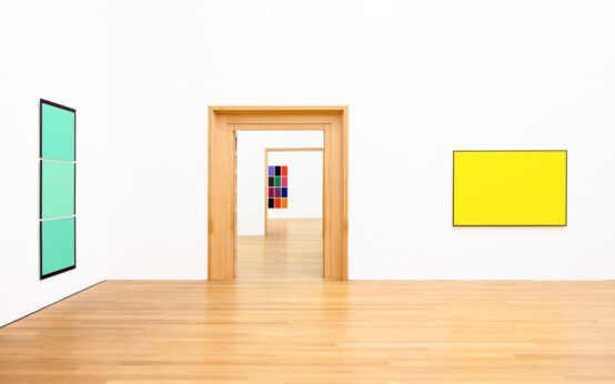 Blick in die Ausstellung. Foto: Museum Wiesbaden / Christoph Boeckheler