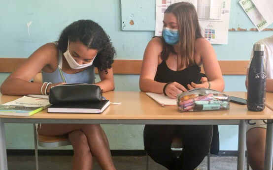 Empfehlung: Schüler im Unterricht mit Maske Foto: Joelle Sander