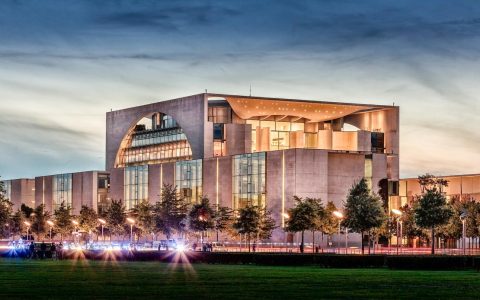 Lockerungen, Bund-Länder Konferenz, Lockdown, Ministerpräsidentenkonferenz, Bundeskanzleramt, Minister, SPD, CDU, Merz ©2020 Thomas Ulrich auf Pixabay