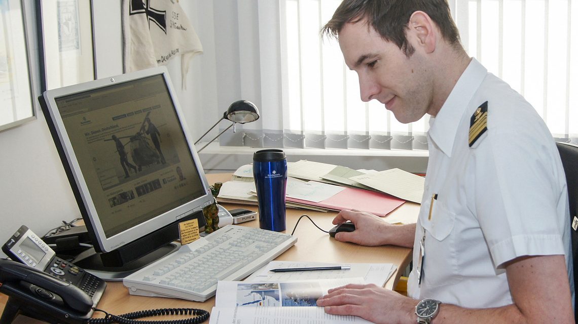 Schreibstube ©2020 Flirckr / Wir. Dienen. Deutschland. Folgen / CC BY-ND 2.0