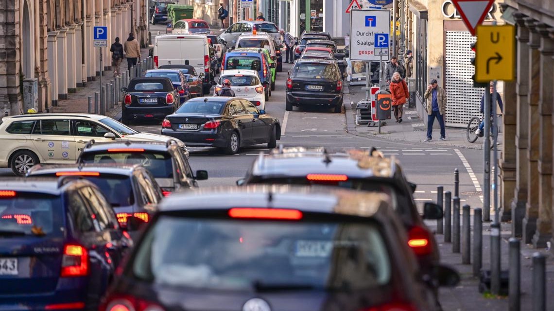 Coulinstraße wegen Bauarbeiten gesperrt - möglichst im Berufsv