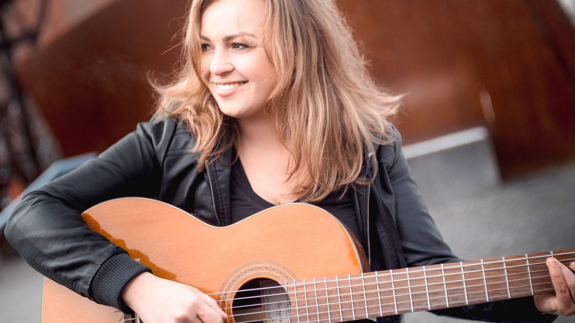 Gedankenwelt der Liedermacherin Fee Badenius im thalhaus kennenlernen.