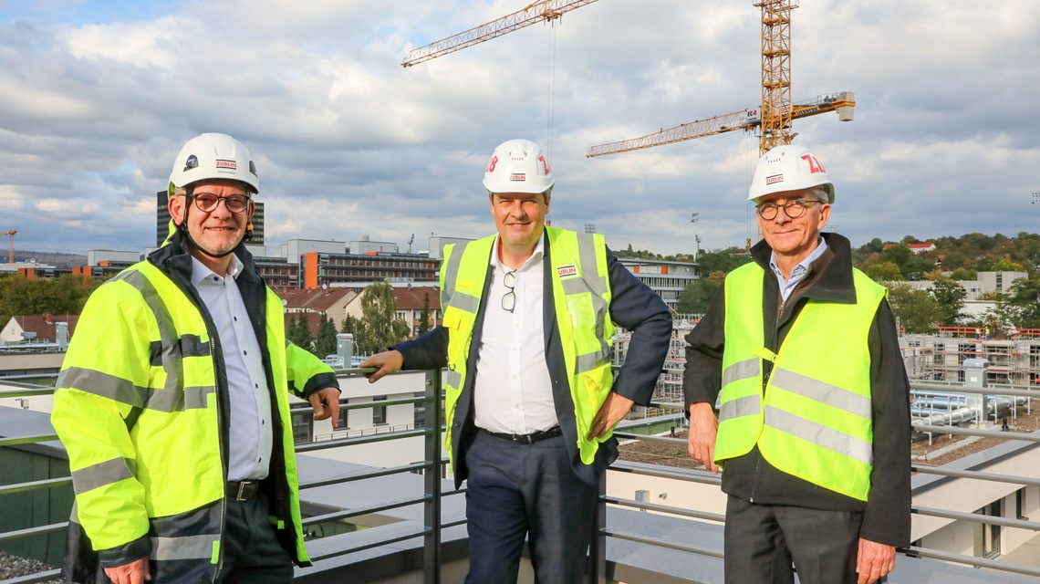 Baustellenbegehung Grüne Mitte, v.l.n.r. Ulrich Weinmann, Vorstandsmitglied Ed. Züblin AG, SOKA-BAU-Vorstand Gregor Asshoff, Johannes Graf, Technischer Direktionsleiter Direktion Mitte Ed. Züblin AG