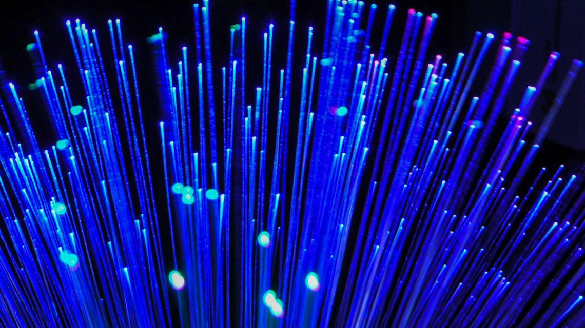 Fiber to the home, Blue Fingers A.Dreher / pixelio.de