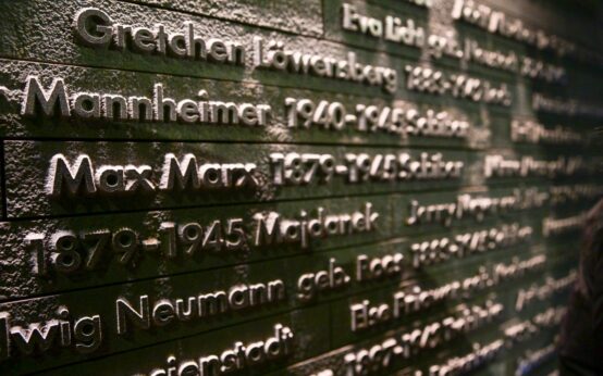 Gedenkstunde im Mahnmal am Standort der 1938 zerstörten großen Synagoge