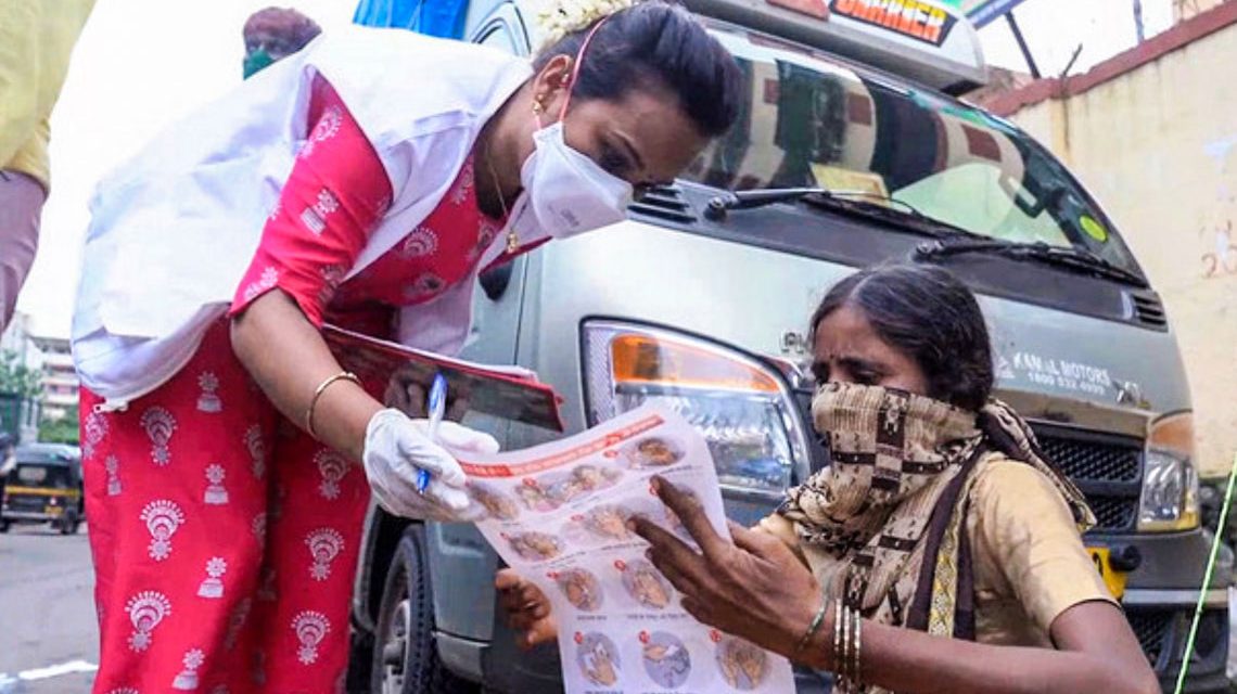 Impfstoff. Die Hilfsorganisation "Ärzte ohne Grenzen" kämpft in den Armenvierteln Indiens gegen die Corona-Pandemie. Copyright: ZDF/Surya Balakrishnan