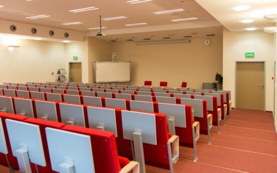 Hörsaal ©2020 Michal Jarmoluk auf Pixabay