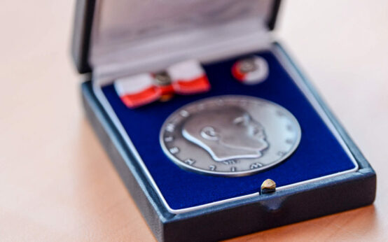 ie Wilhelm Leuschner-Medaille ist die höchste Auszeichnung des Landes Hessen und wird jeweils am Hessischen Verfassungstag, dem 1. Dezember, verliehen.