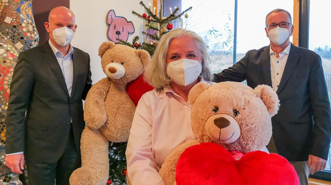 Spendenuebergabe an Baerenherz in Wiesbaden