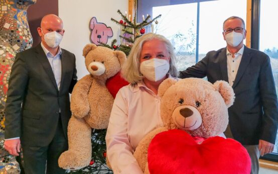 Spendenuebergabe an Baerenherz in Wiesbaden