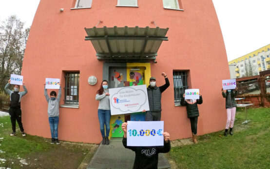 ROSSMANN UND DAS DEUTSCHE KINDERHILFSWERK UNTERSTÜTZEN JUGENDZENTRUM TRAFOHAUS IN WIESBADEN MIT 10.000 EURO