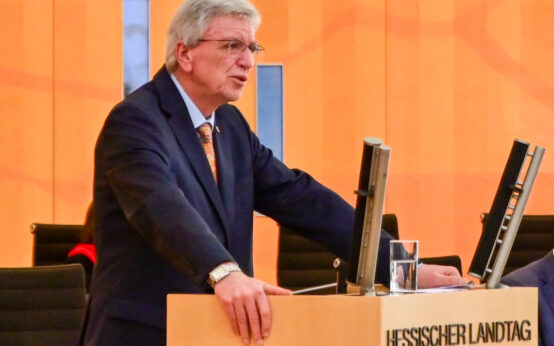 Volker Bouffier, Ausgangssperre