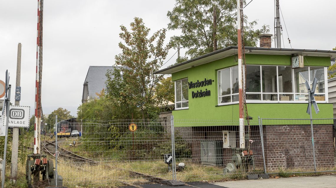 Bahnhof / Bahnübergang Wiesbaden Dozuheim