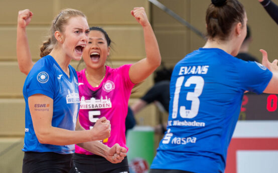 VCW: Tanja Großer freut sich über den Punkt.