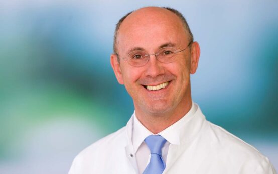 Dr. Ralf Thiel, Uruloge an an der Asklepios Paulinen Klinik