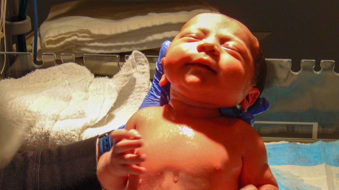 Asklepios Paulinen Klinik: Neugeborenes © 2021 Bild von James Timothy Peters / Pixabay