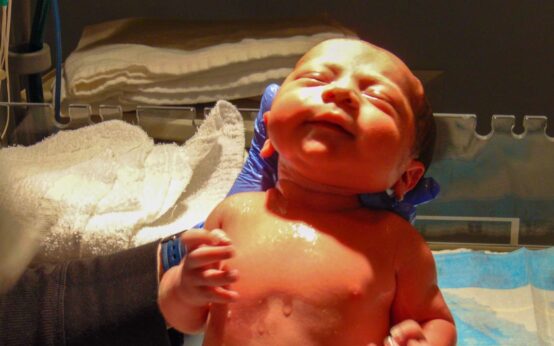 Asklepios Paulinen Klinik: Neugeborenes © 2021 Bild von James Timothy Peters / Pixabay