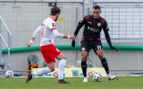 Maurice Malone, Torschütze des 1:1 Fußball, 3. Liga, 2020.2021, 18. Spieltag, SV Wehen Wiesbaden gegen Hallescher FC, Endstadt 1:1, ´(0::1)
